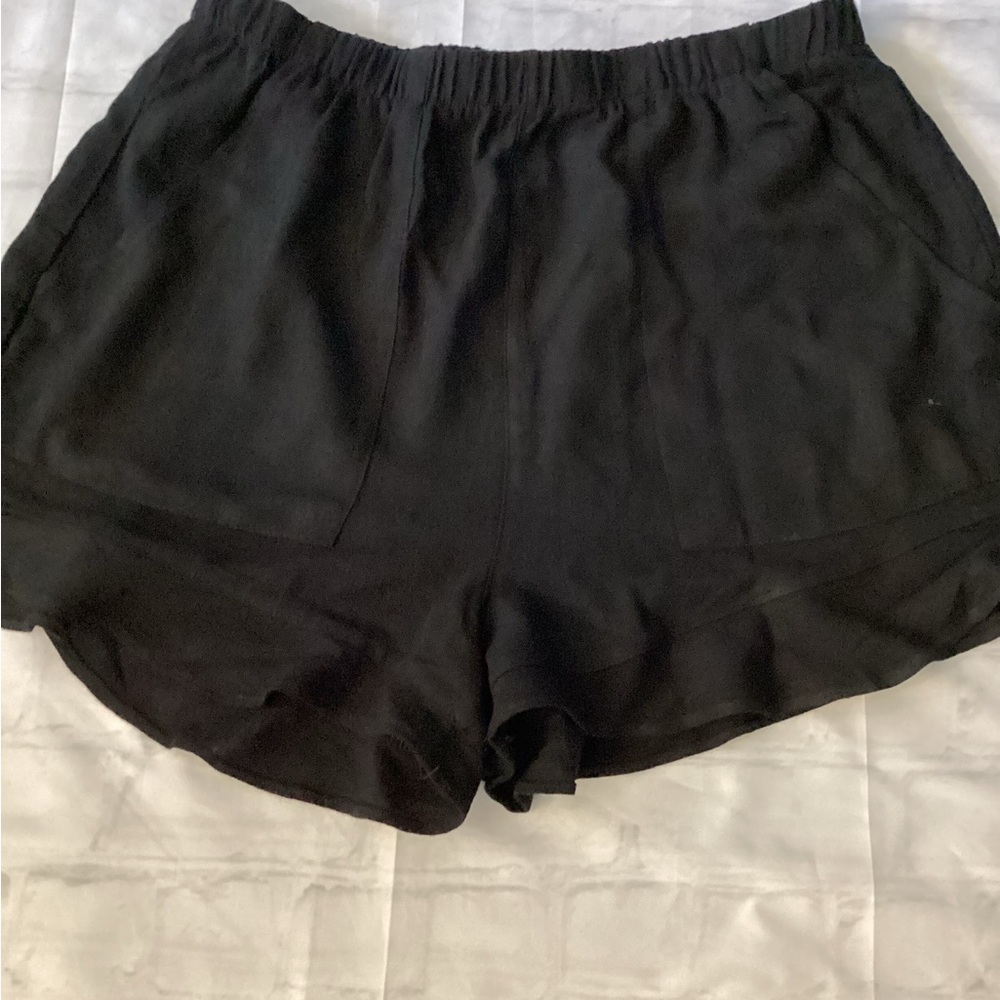 Black Ruffle Hem Shorts - Picture 2 of 3